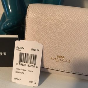 COACH small trifold wallet 💐